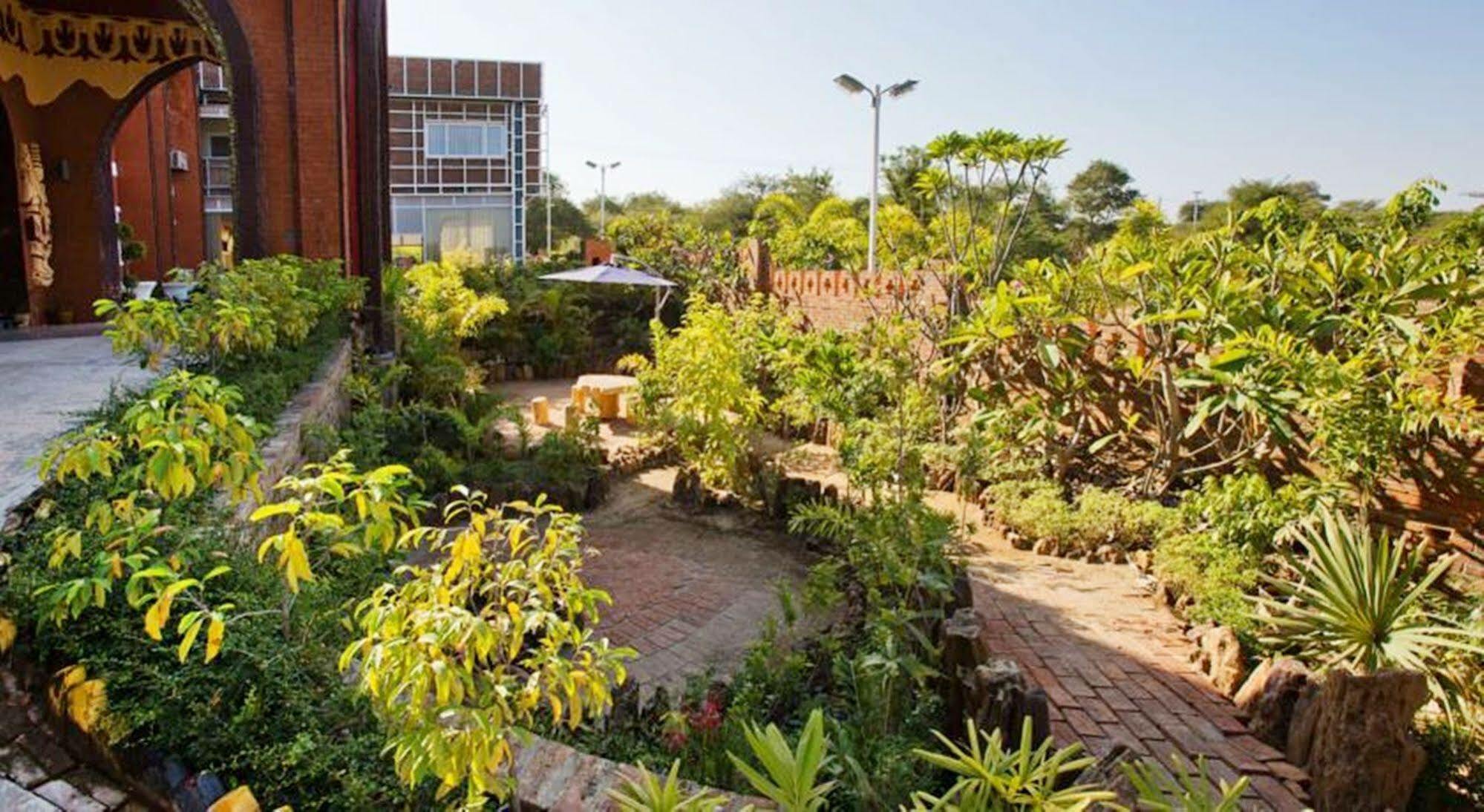 באגאן Sky View Hotel מראה חיצוני תמונה