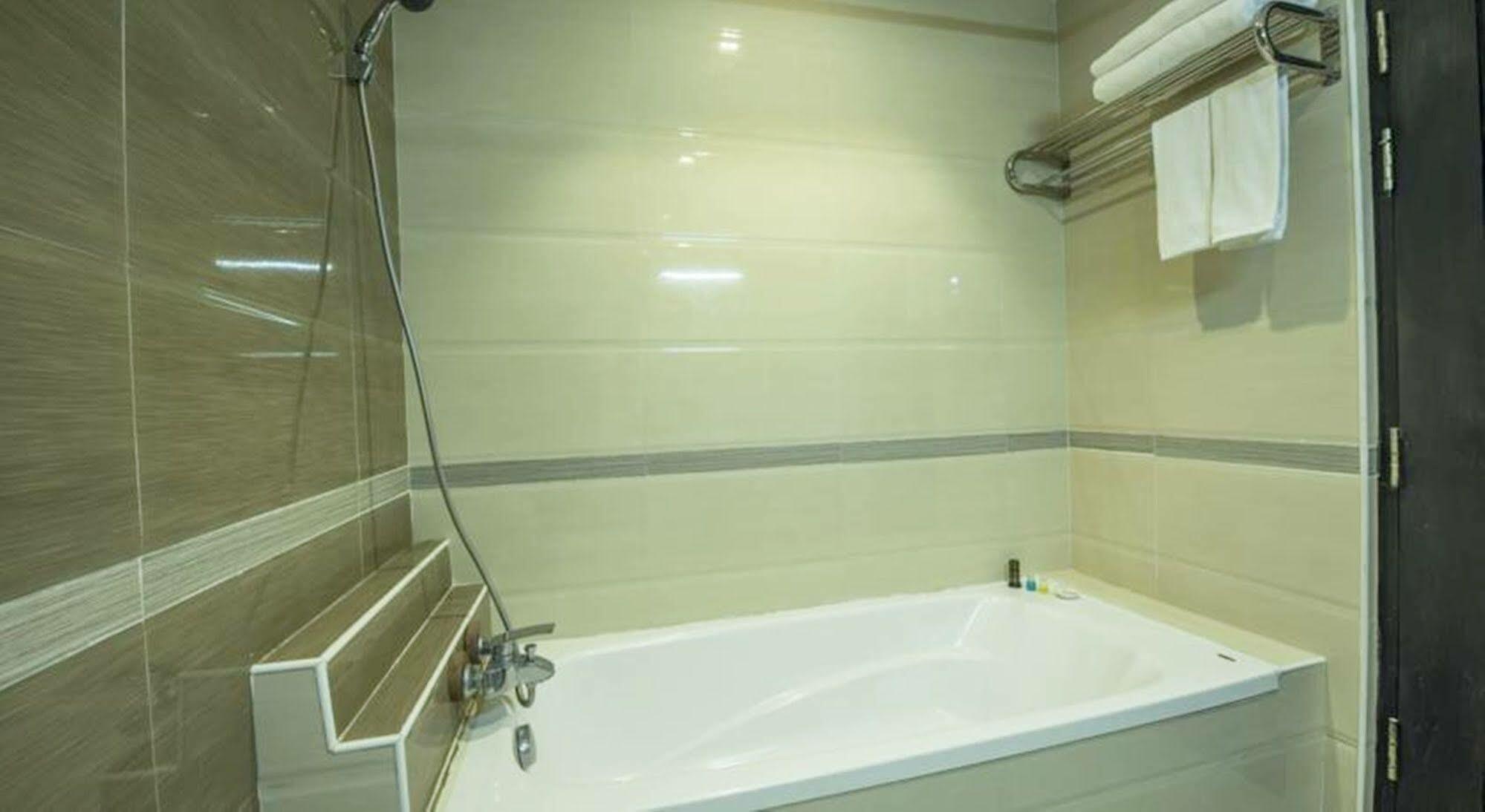 באגאן Sky View Hotel מראה חיצוני תמונה